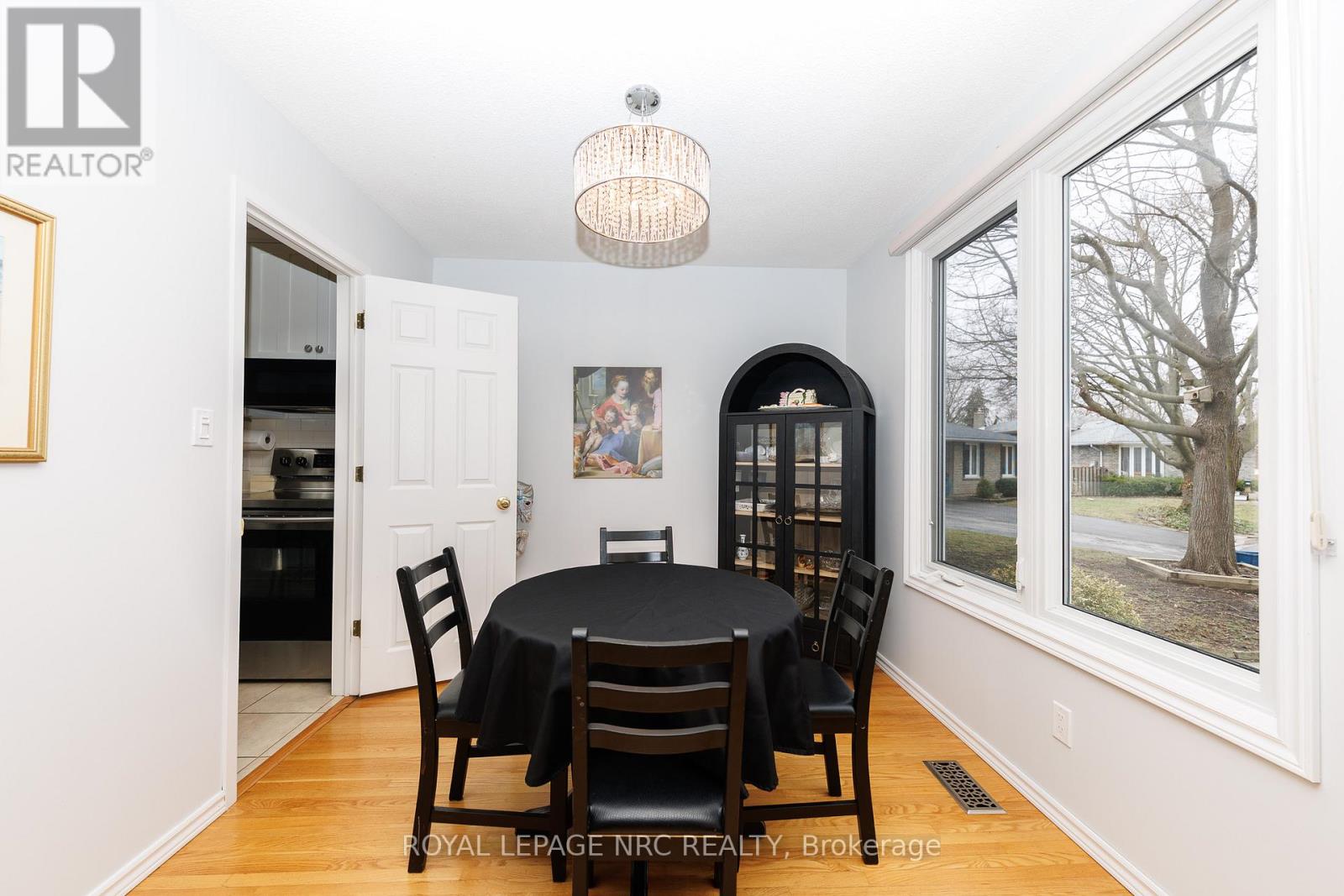 15 Carousel Circle, St. Catharines, Ontario  L2N 6C9 - Photo 8 - X12914522