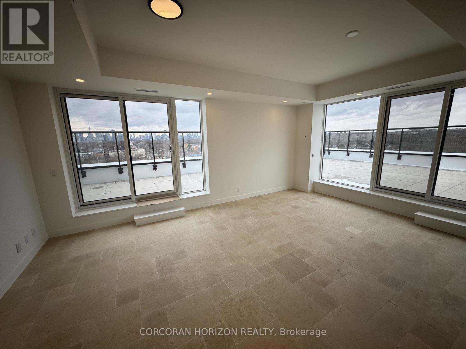 819 - 1050 Eastern Avenue, Toronto, Ontario  M4L 0B7 - Photo 3 - E12764608