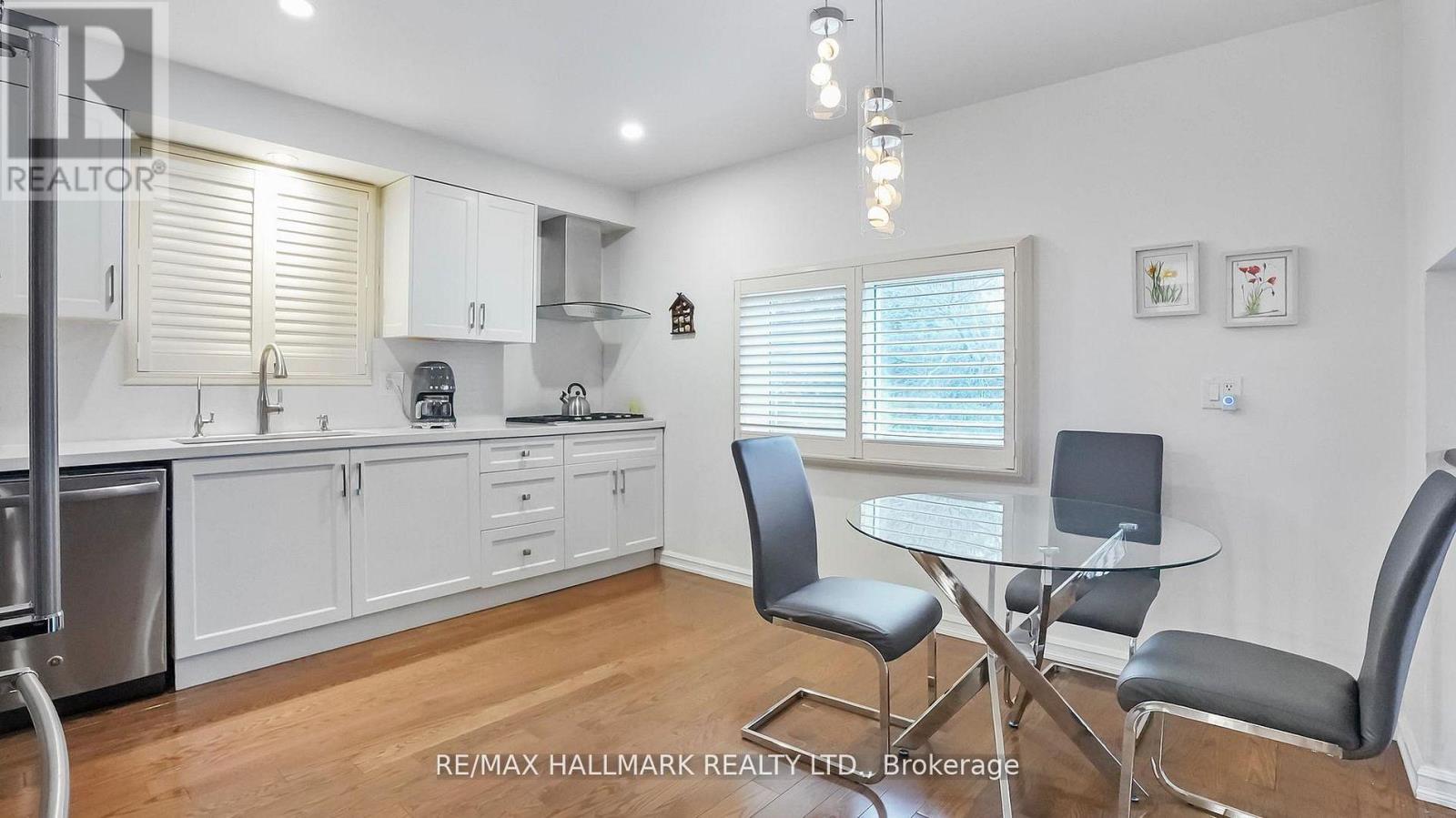 22 Avondale Crescent, Aurora, Ontario  L4G 3P6 - Photo 10 - N12808688