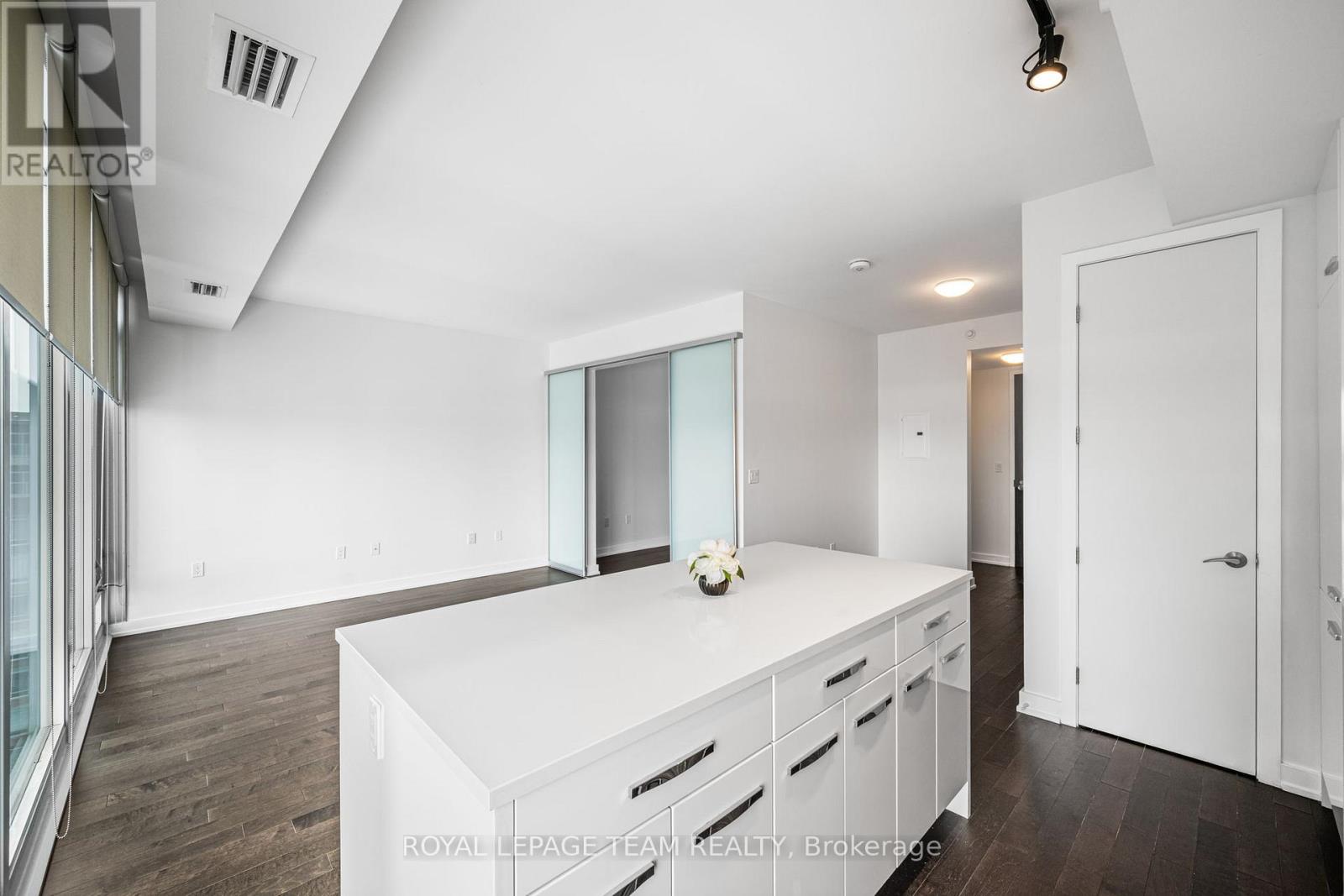 1110 - 111 Champagne Avenue S, Ottawa, Ontario  K1S 5V3 - Photo 11 - X12895832