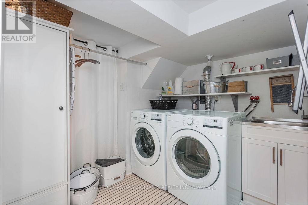 50 Thornhill Avenue, Toronto (Lambton Baby Point), Ontario  M6S 4C5 - Photo 37 - W12913552