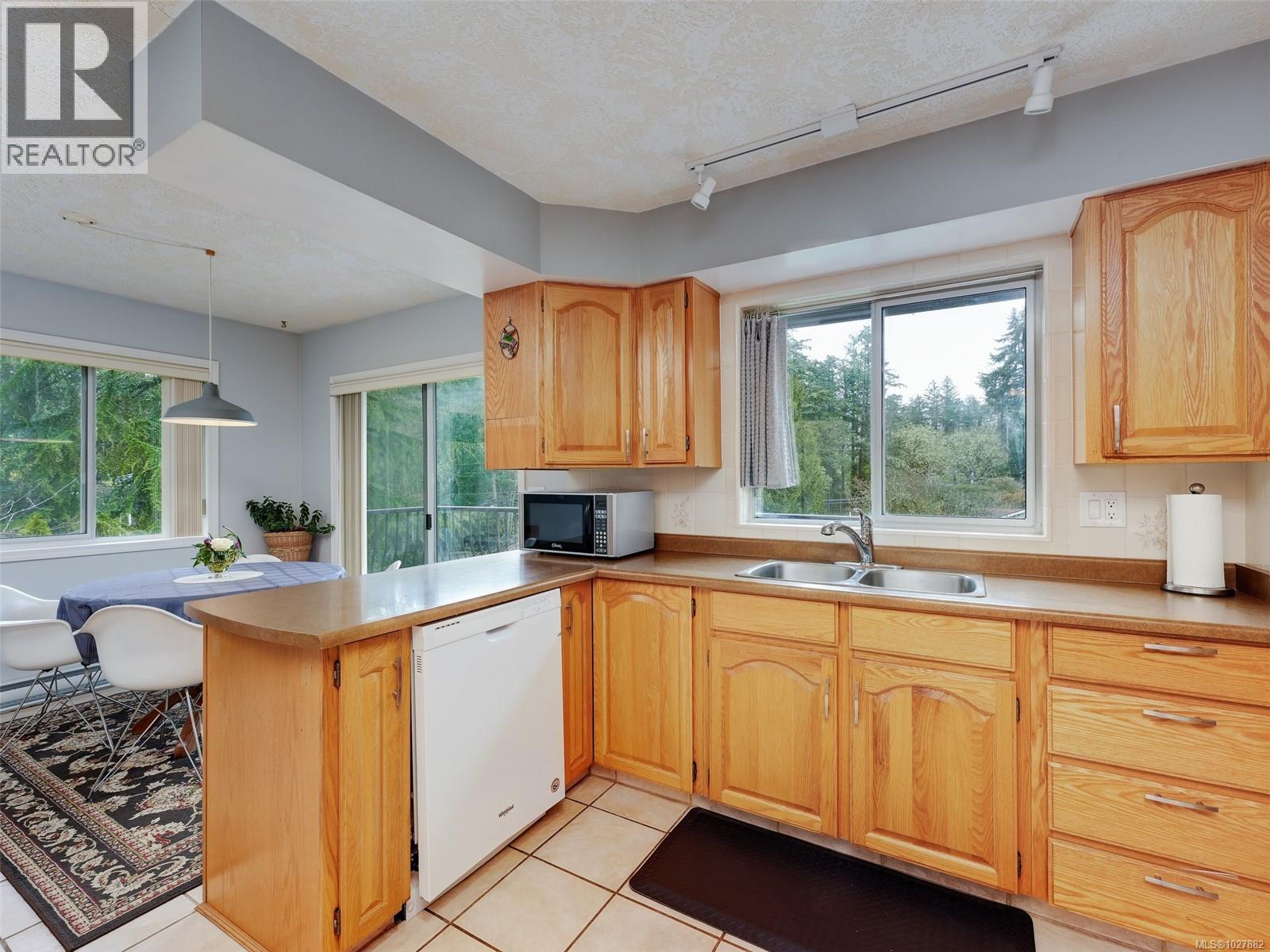 6781 Amwell Dr, Central Saanich, British Columbia  V8M 1A1 - Photo 5 - 1027882