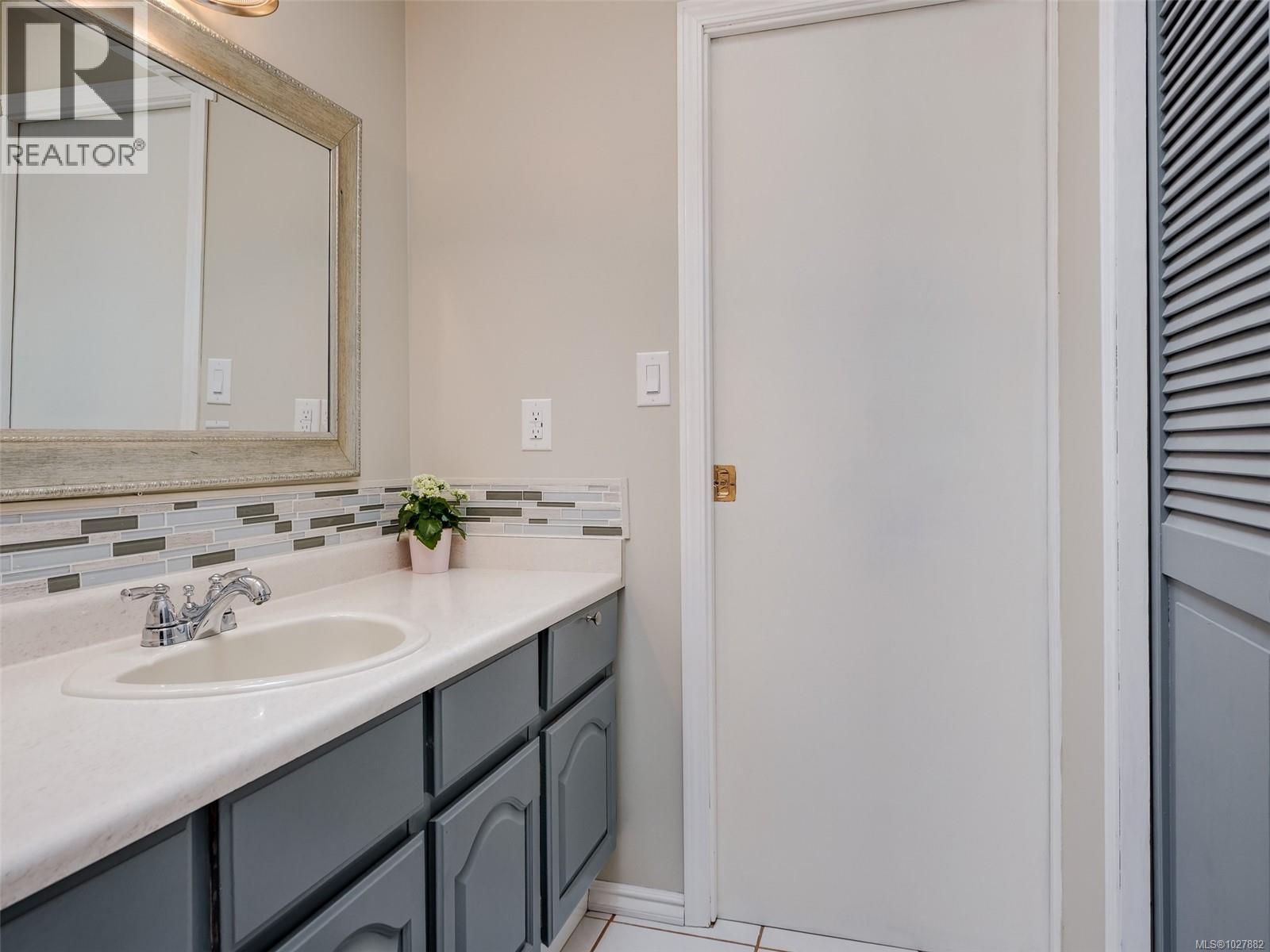 6781 Amwell Dr, Central Saanich, British Columbia  V8M 1A1 - Photo 12 - 1027882