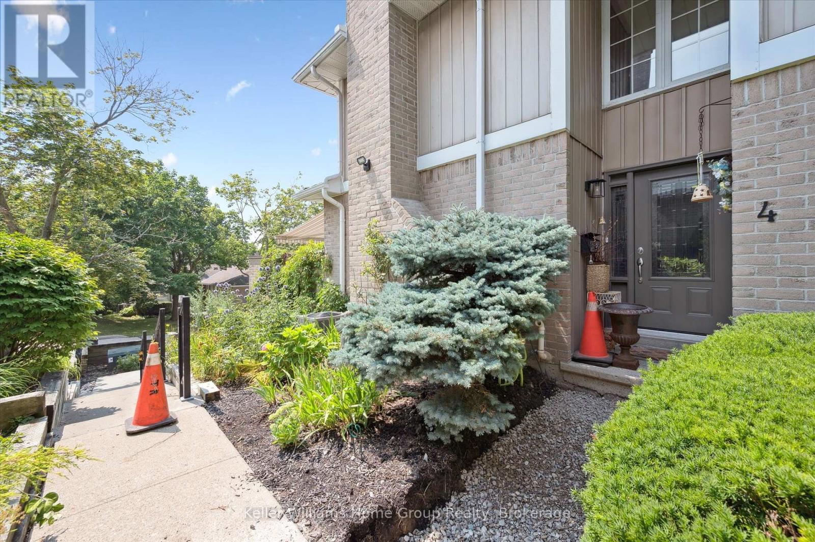 4 - 106 Woodlawn Road E, Guelph (Victoria North), Ontario  N1E 1B7 - Photo 3 - X12914406