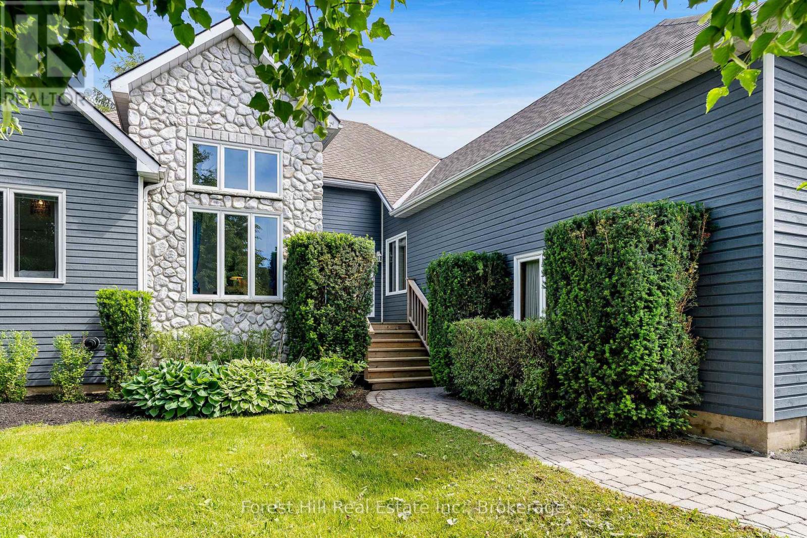 140 Augusta Crescent, Blue Mountains, Ontario  L9Y 0K7 - Photo 1 - X12914430