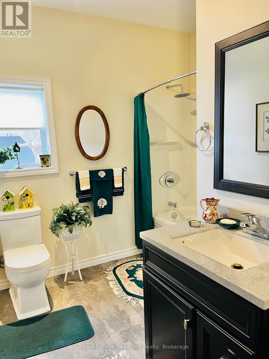 Photo 15 of 25 for 9 Velma Street