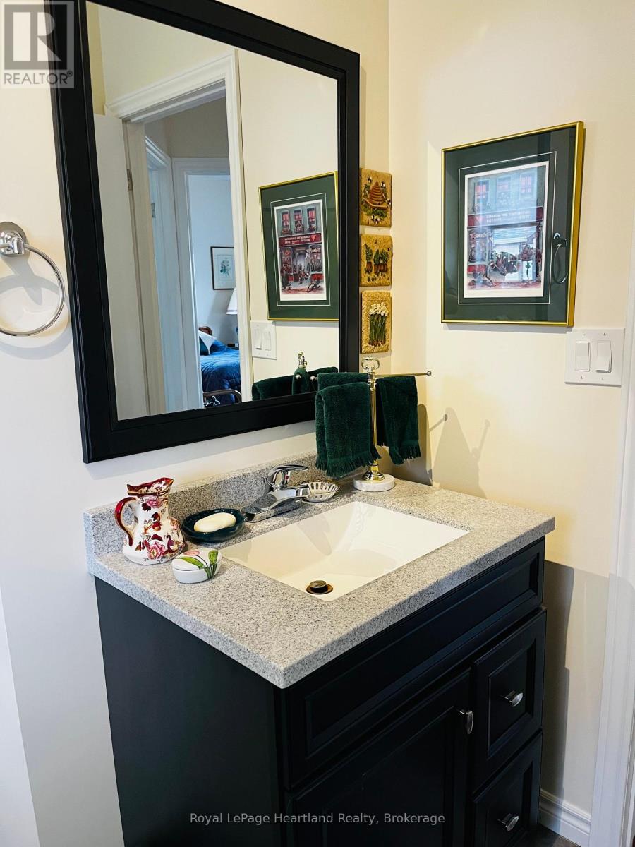 Photo 17 of 25 for 9 Velma Street