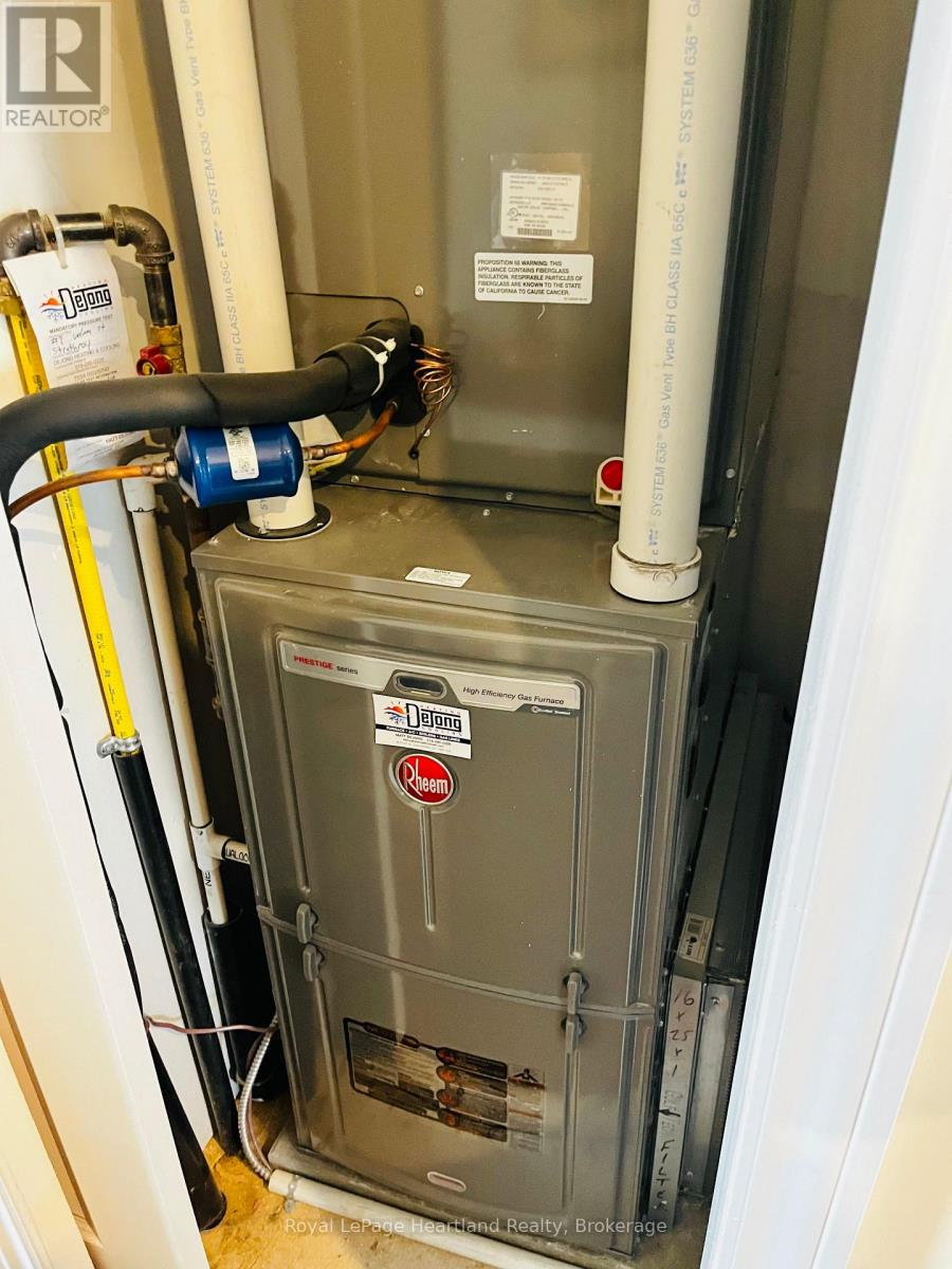 Photo 18 of 25 for 9 Velma Street