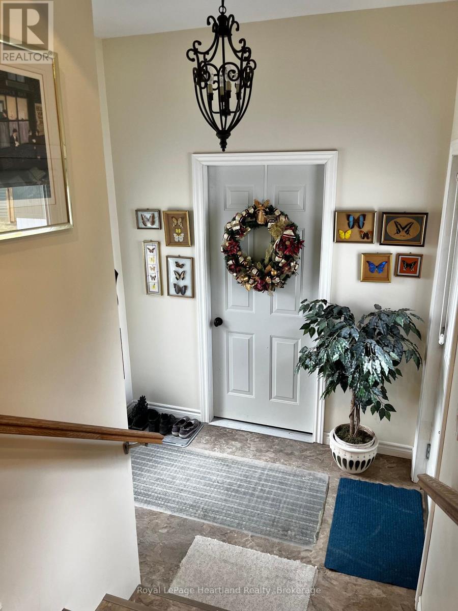 Photo 19 of 25 for 9 Velma Street