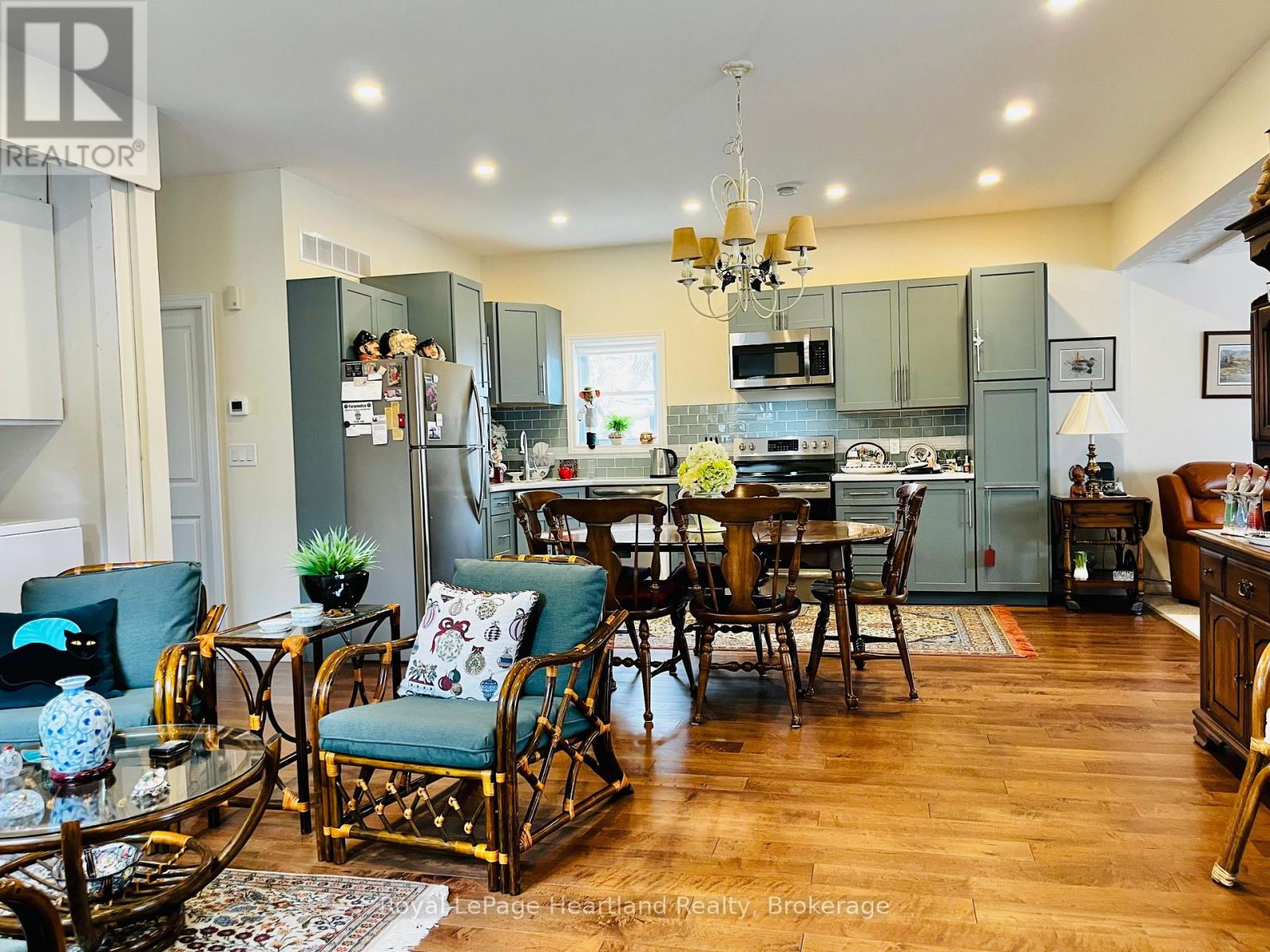 Photo 7 of 25 for 9 Velma Street