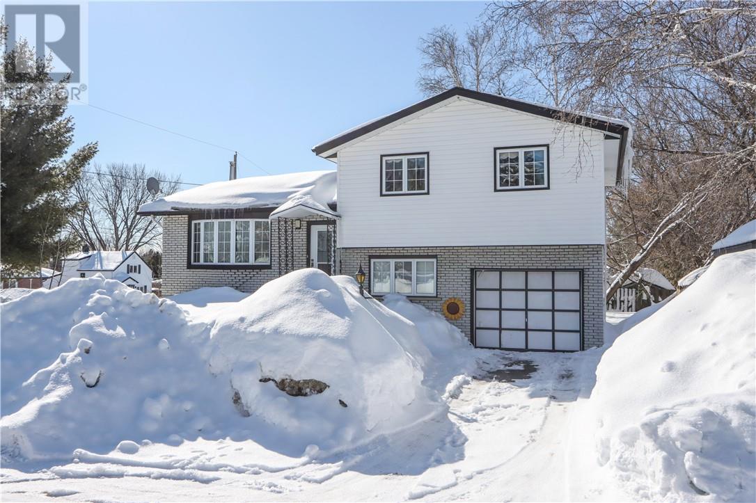 294 Pine Street, Lively, Ontario  P3Y 1N1 - Photo 1 - 2126897