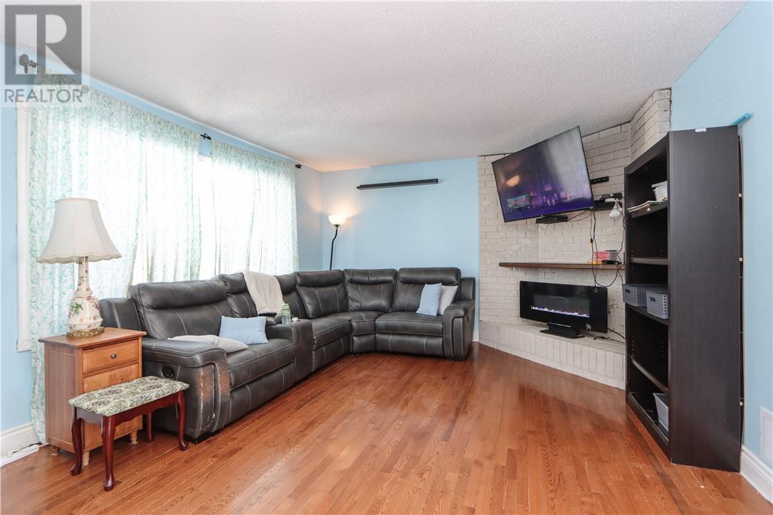 294 Pine Street, Lively, Ontario  P3Y 1N1 - Photo 2 - 2126897