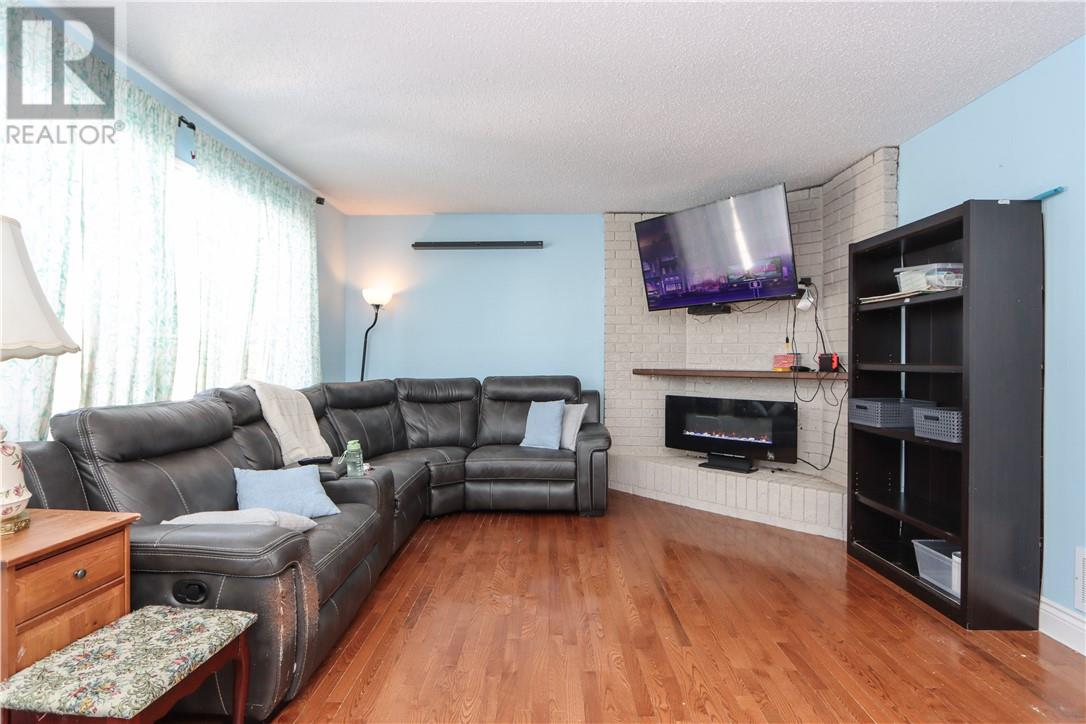 294 Pine Street, Lively, Ontario  P3Y 1N1 - Photo 3 - 2126897