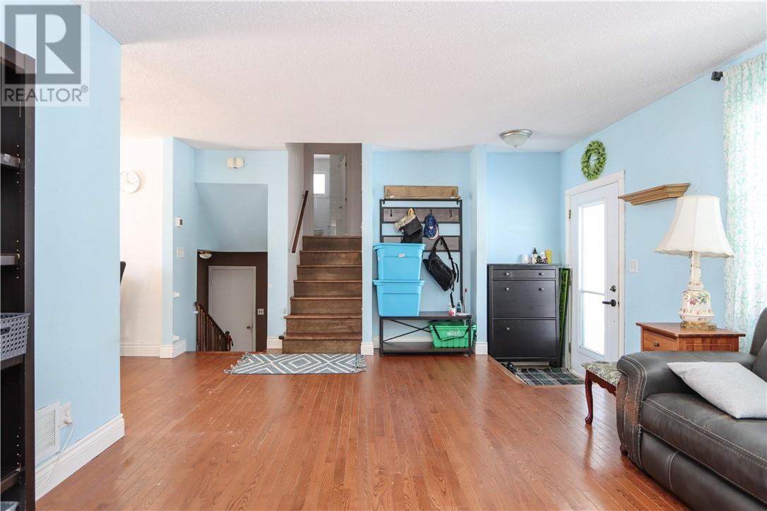 294 Pine Street, Lively, Ontario  P3Y 1N1 - Photo 4 - 2126897