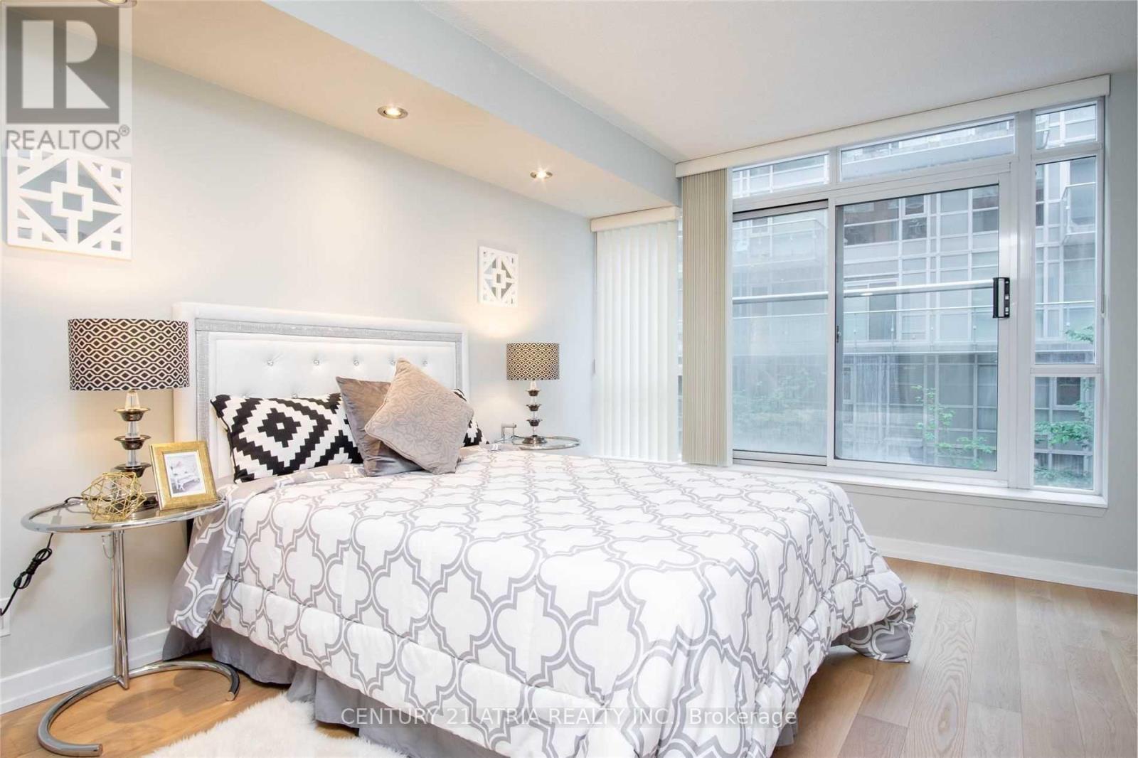 225 - 21 Nelson Street, Toronto (Waterfront Communities), Ontario  M5V 3H9 - Photo 13 - C12914400