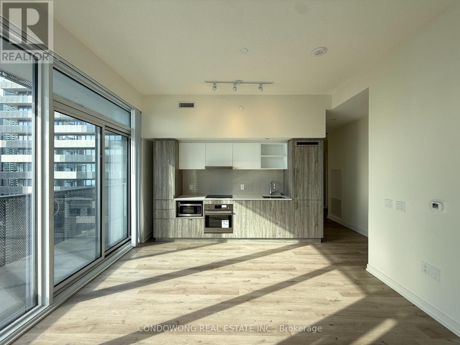 2211 - 138 Downes Street, Toronto (Waterfront Communities), Ontario  M5E 0E4 - Photo 2 - C12914472