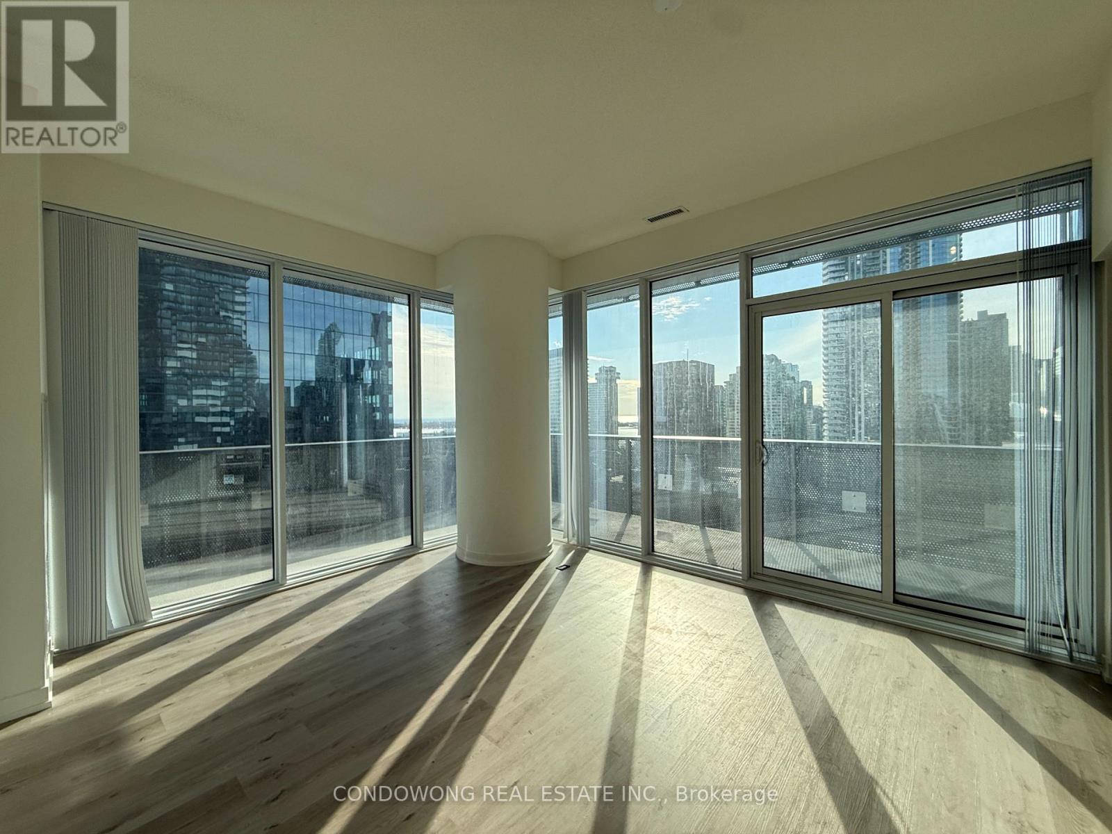 2211 - 138 Downes Street, Toronto (Waterfront Communities), Ontario  M5E 0E4 - Photo 3 - C12914472