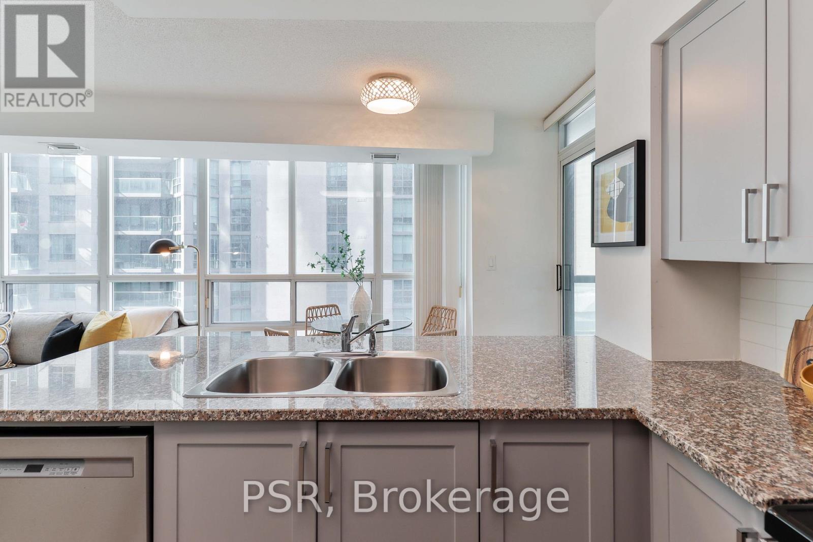 1602 - 30 Grand Trunk Crescent, Toronto (Waterfront Communities), Ontario  M5J 3A4 - Photo 18 - C12914474