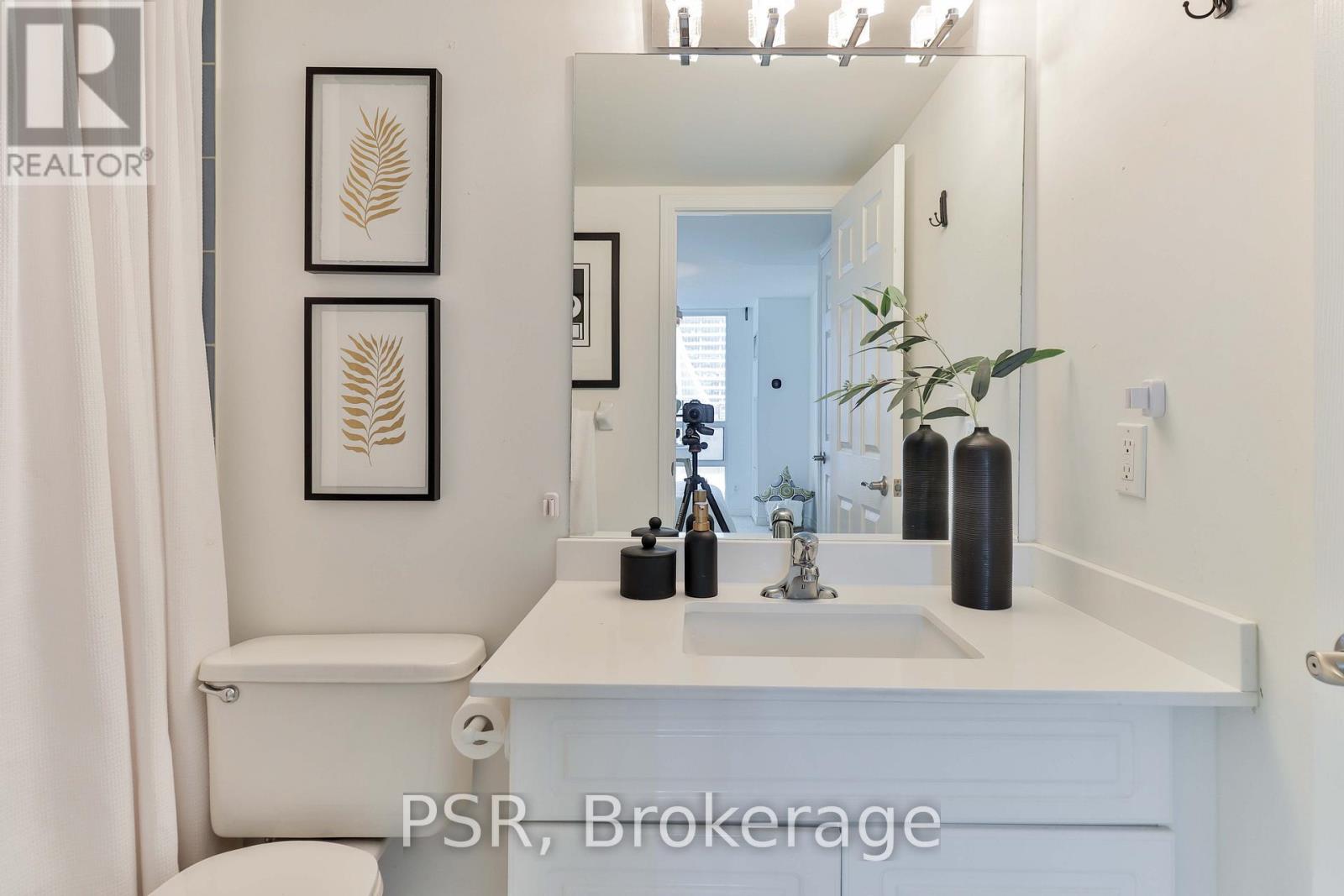 1602 - 30 Grand Trunk Crescent, Toronto (Waterfront Communities), Ontario  M5J 3A4 - Photo 29 - C12914474