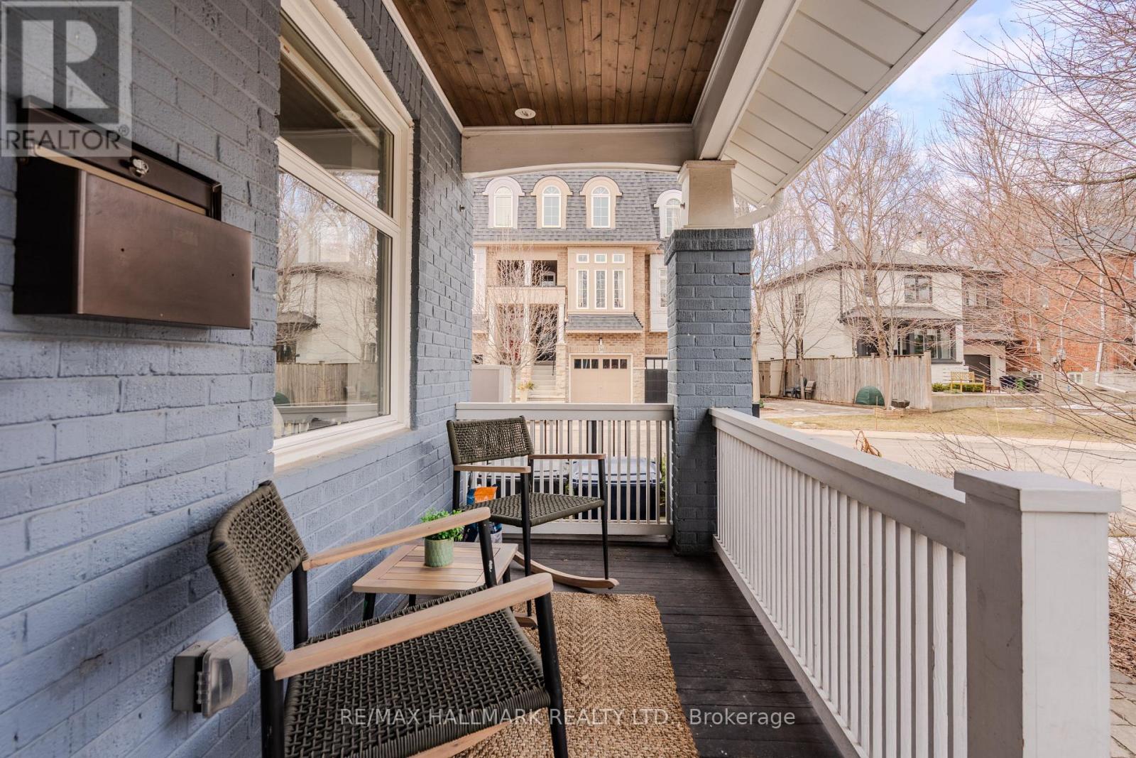 27 Maughan Crescent, Toronto (Woodbine Corridor), Ontario  M4L 3E4 - Photo 3 - E12914288