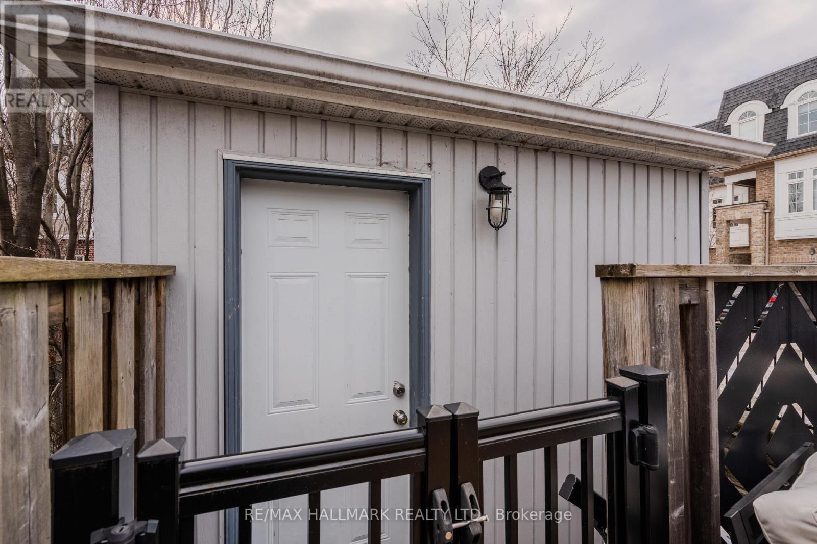 27 Maughan Crescent, Toronto (Woodbine Corridor), Ontario  M4L 3E4 - Photo 45 - E12914288