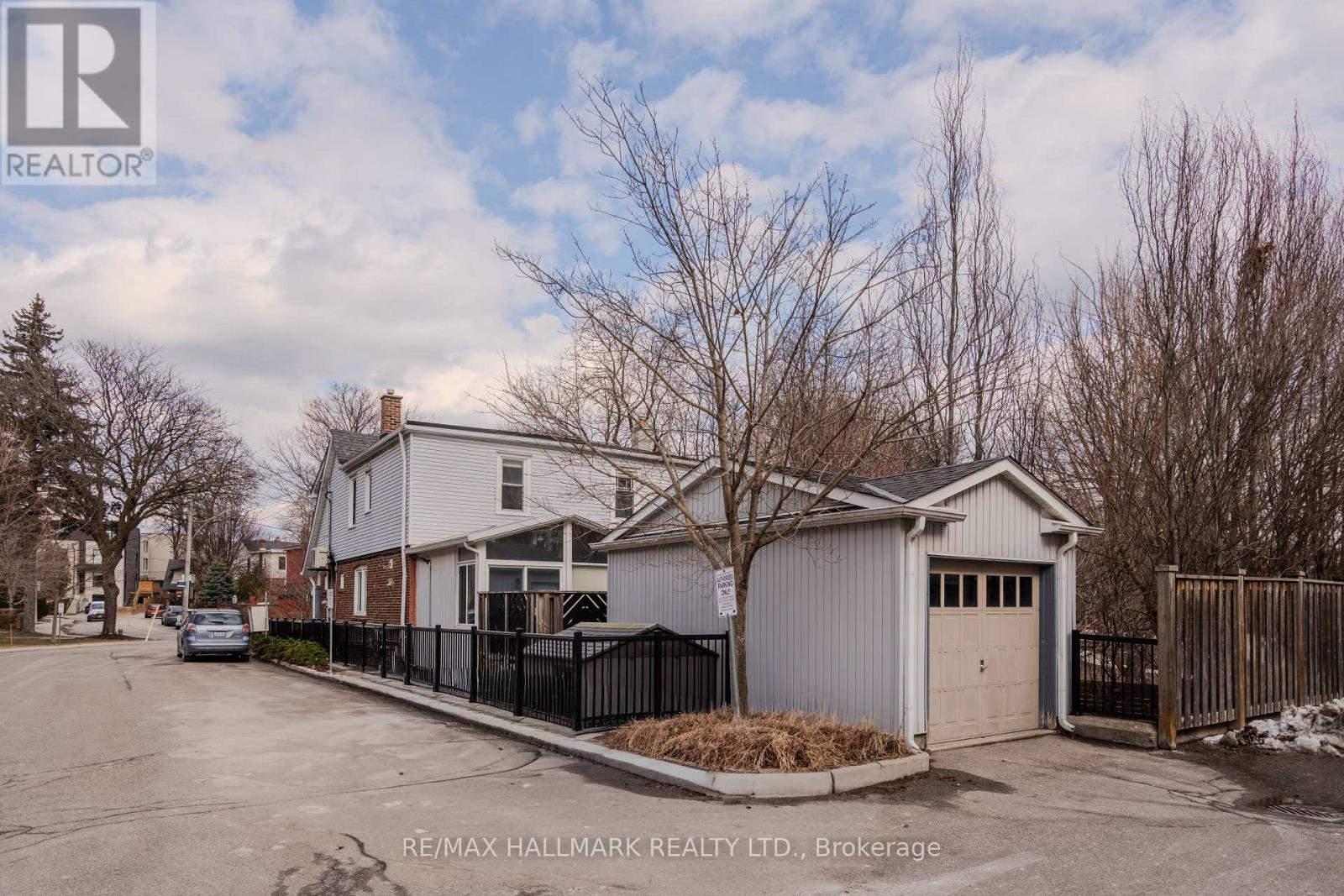 27 Maughan Crescent, Toronto (Woodbine Corridor), Ontario  M4L 3E4 - Photo 47 - E12914288