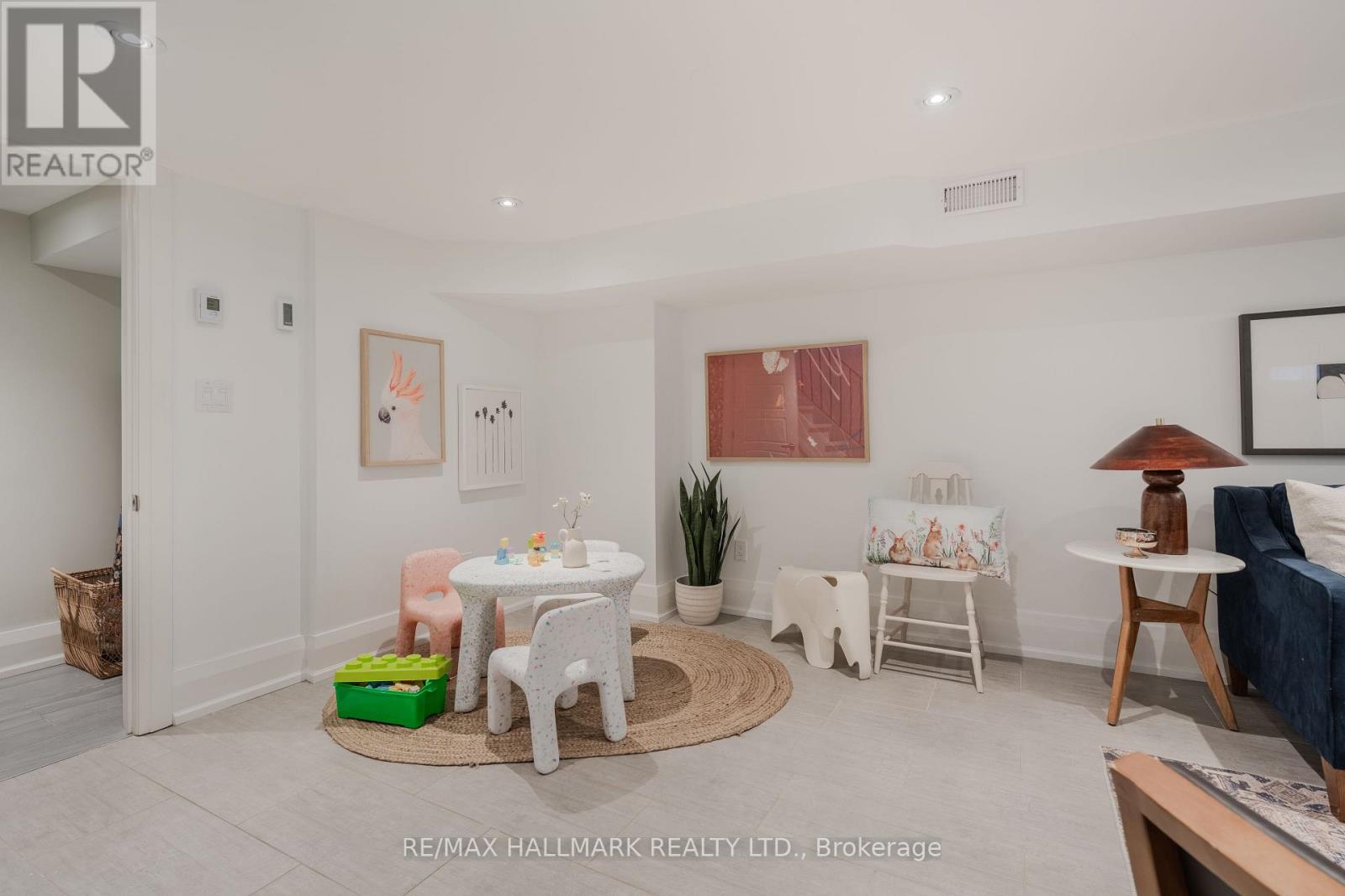 27 Maughan Crescent, Toronto (Woodbine Corridor), Ontario  M4L 3E4 - Photo 37 - E12914288