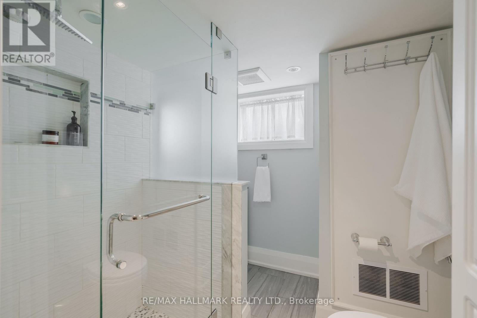 27 Maughan Crescent, Toronto (Woodbine Corridor), Ontario  M4L 3E4 - Photo 39 - E12914288