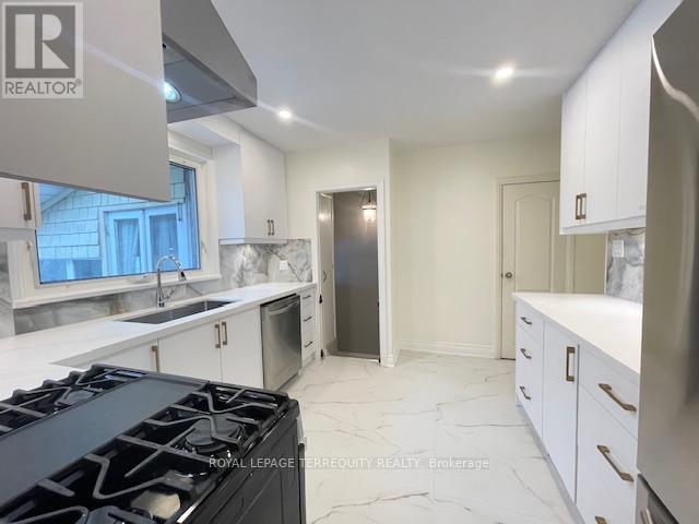 425 River Side Drive, Oakville (Co Central), Ontario  L6K 3N6 - Photo 15 - W12810830