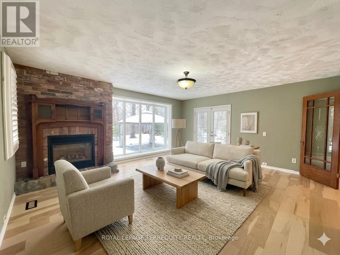 425 River Side Drive, Oakville (Co Central), Ontario  L6K 3N6 - Photo 17 - W12810830