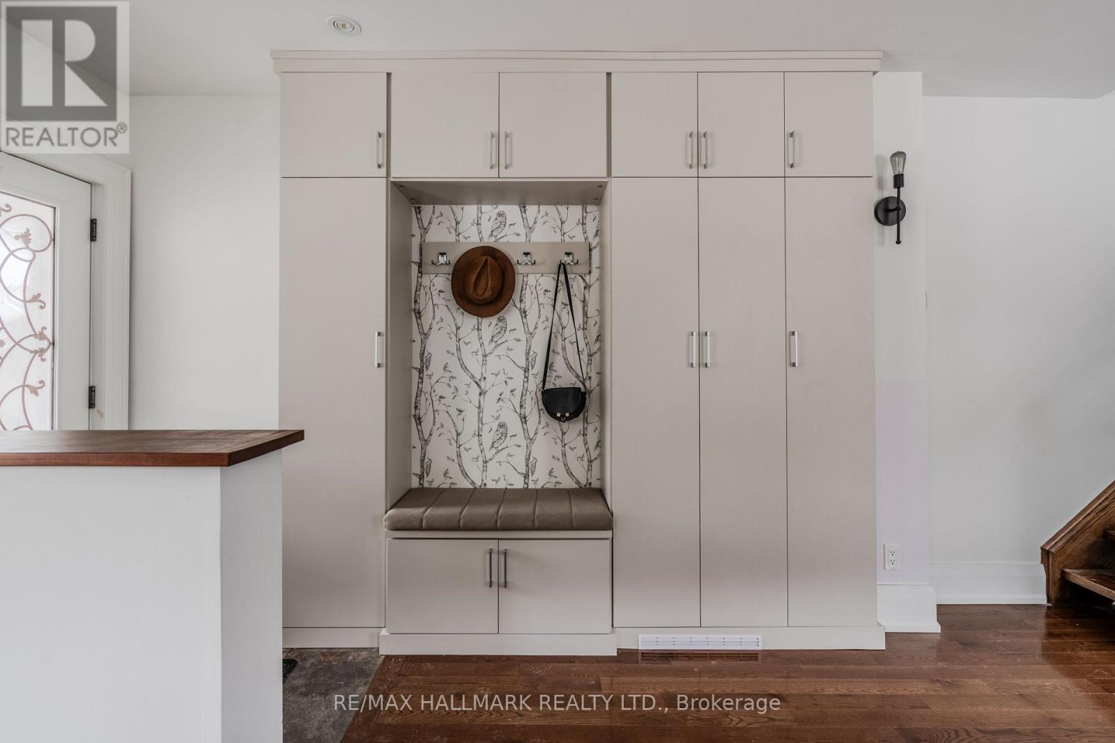 27 Maughan Crescent, Toronto (Woodbine Corridor), Ontario  M4L 3E4 - Photo 5 - E12914288