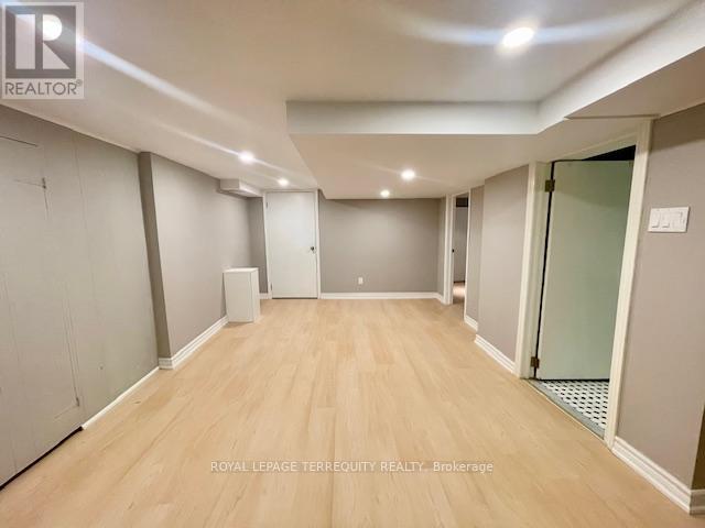 425 River Side Drive, Oakville (Co Central), Ontario  L6K 3N6 - Photo 35 - W12810830