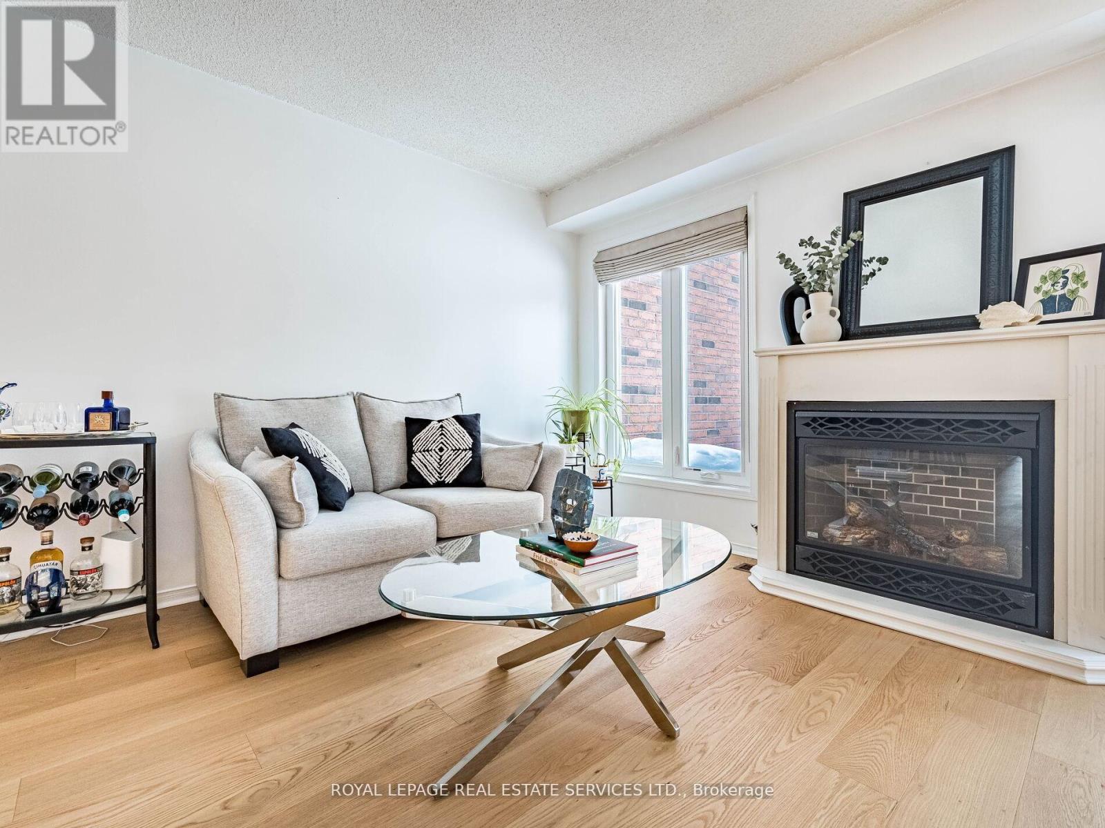 31 Berkindale Court, Brampton (Fletcher's Creek South), Ontario  L6Y 5G1 - Photo 7 - W12913980