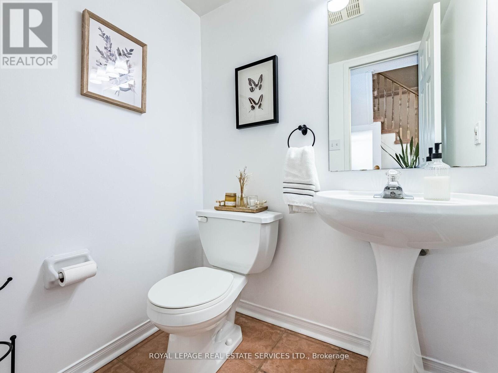 31 Berkindale Court, Brampton (Fletcher's Creek South), Ontario  L6Y 5G1 - Photo 4 - W12913980