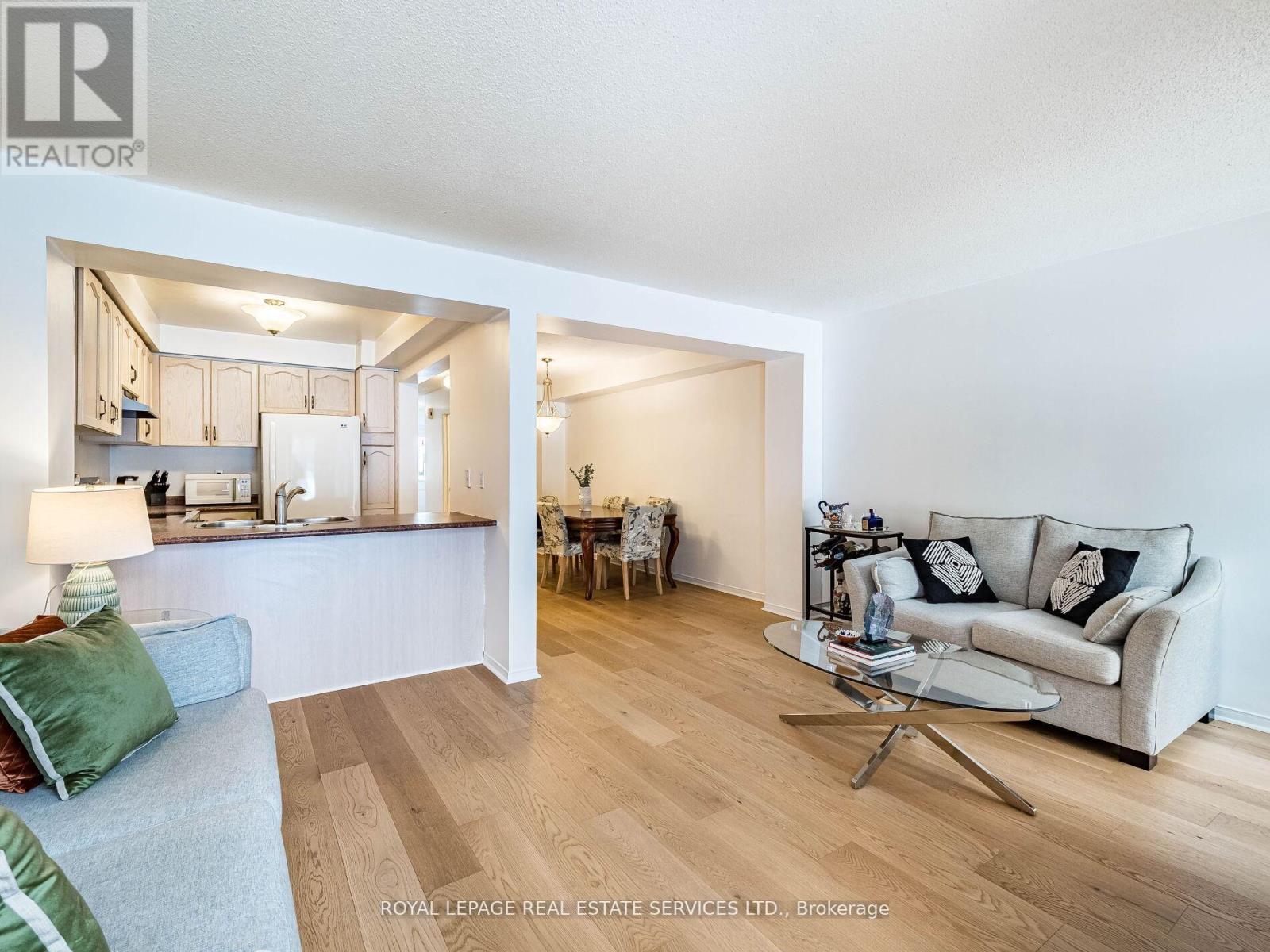 31 Berkindale Court, Brampton (Fletcher's Creek South), Ontario  L6Y 5G1 - Photo 10 - W12913980