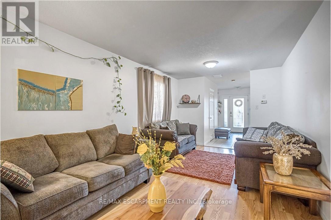 16 Jessica Street, Hamilton (Chappel), Ontario  L8W 4A3 - Photo 7 - X12911716