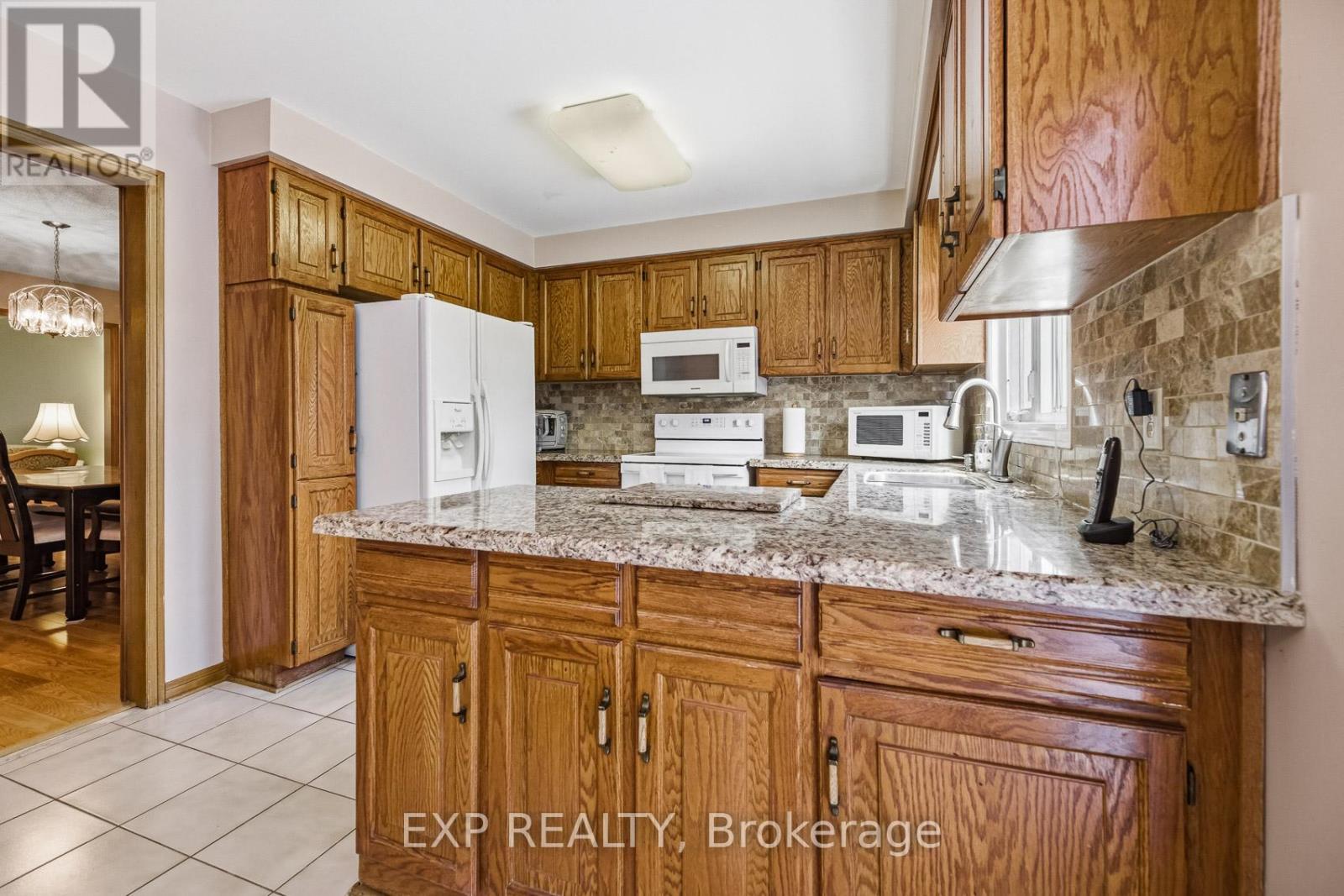 81 Southgate Crescent, Richmond Hill, Ontario  L4B 2E7 - Photo 11 - N12914434