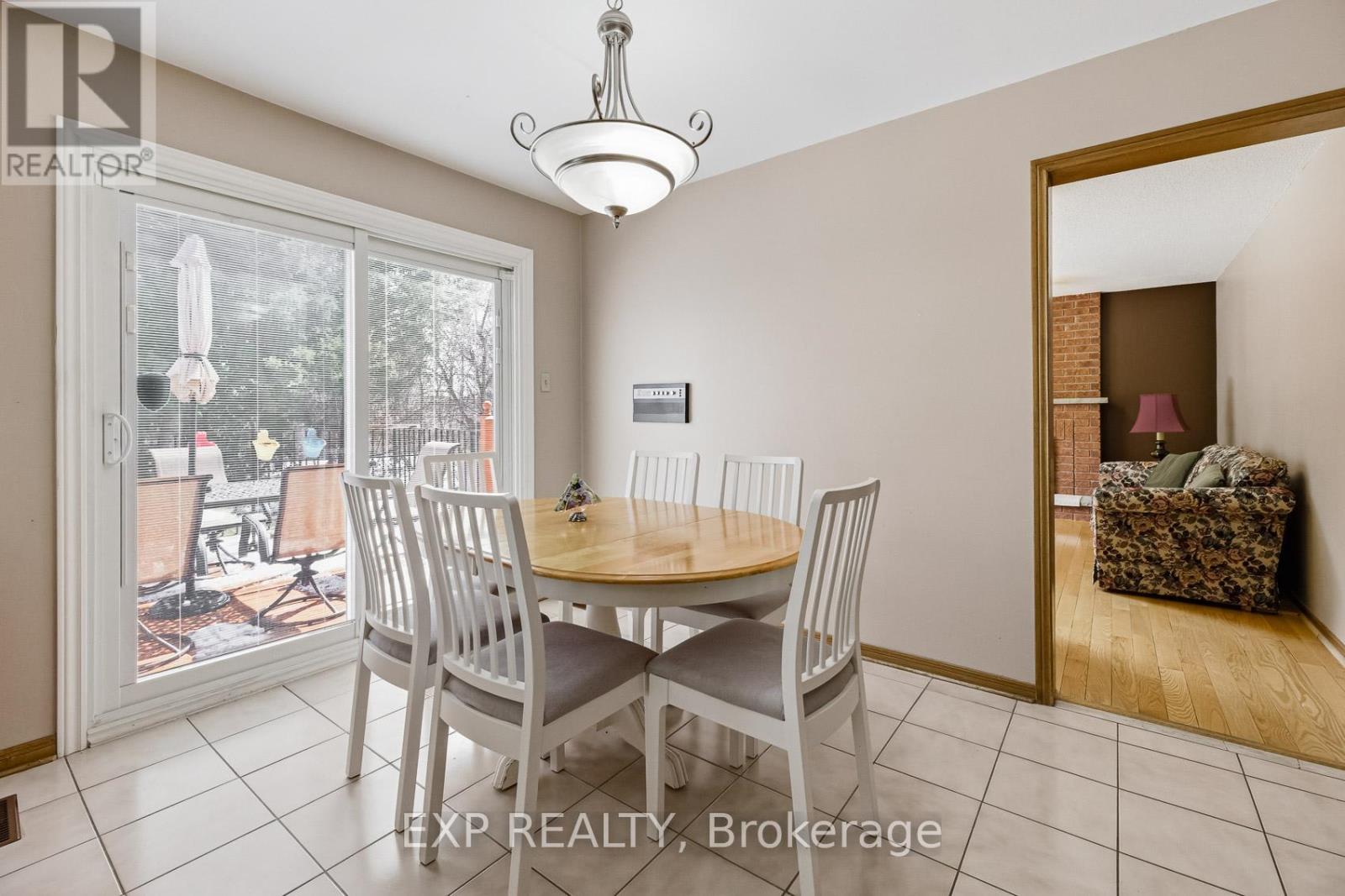 81 Southgate Crescent, Richmond Hill, Ontario  L4B 2E7 - Photo 13 - N12914434