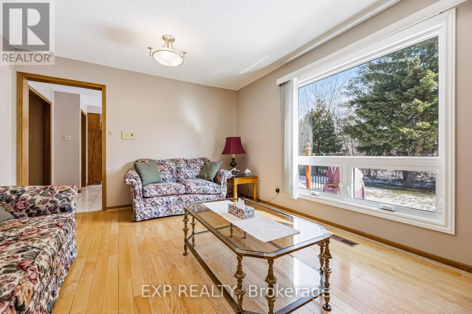 81 Southgate Crescent, Richmond Hill, Ontario  L4B 2E7 - Photo 15 - N12914434