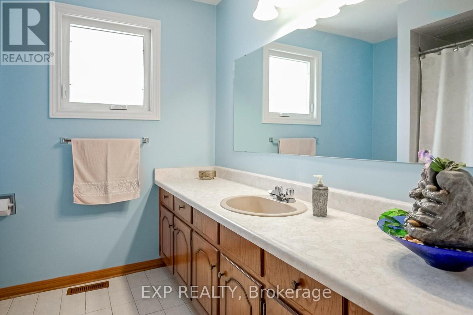 81 Southgate Crescent, Richmond Hill, Ontario  L4B 2E7 - Photo 27 - N12914434