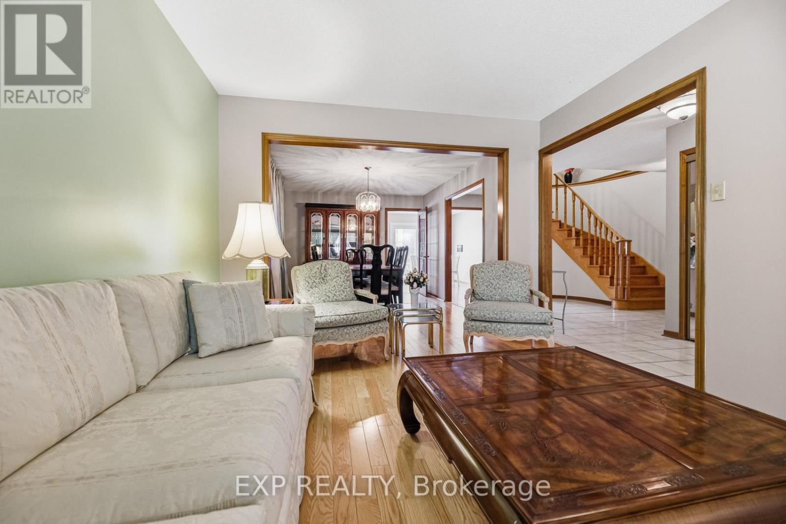 81 Southgate Crescent, Richmond Hill, Ontario  L4B 2E7 - Photo 6 - N12914434