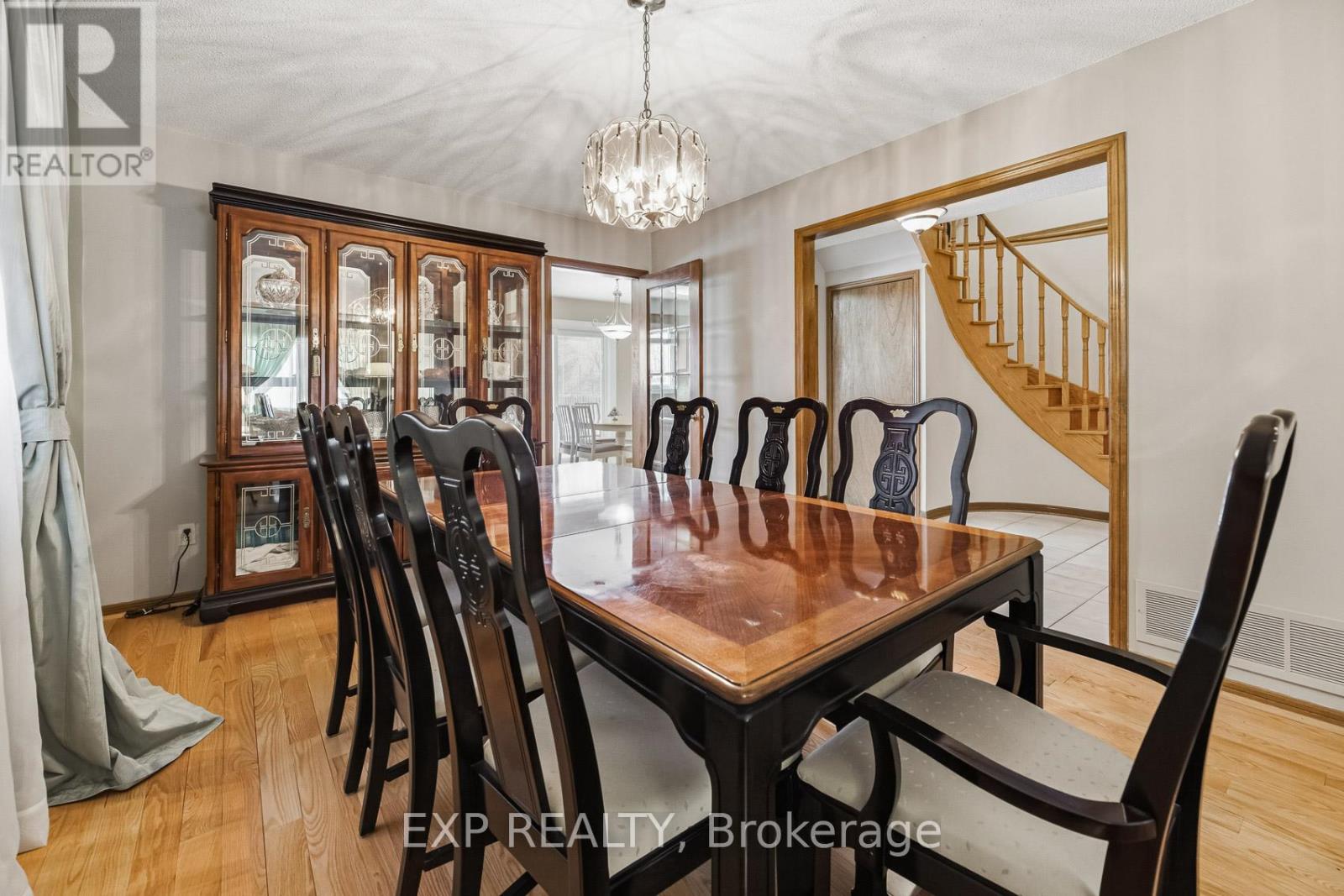 81 Southgate Crescent, Richmond Hill, Ontario  L4B 2E7 - Photo 8 - N12914434