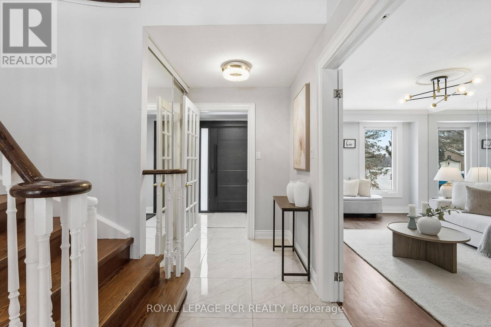 2 Meyer Circle, Markham, Ontario  L3P 4C2 - Photo 4 - N12914452