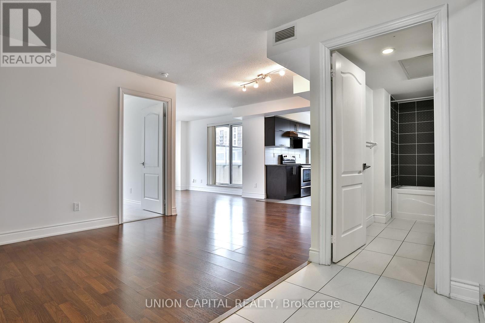 816 - 60 South Town Centre Boulevard, Markham, Ontario  L3R 7Z9 - Photo 3 - N12914528