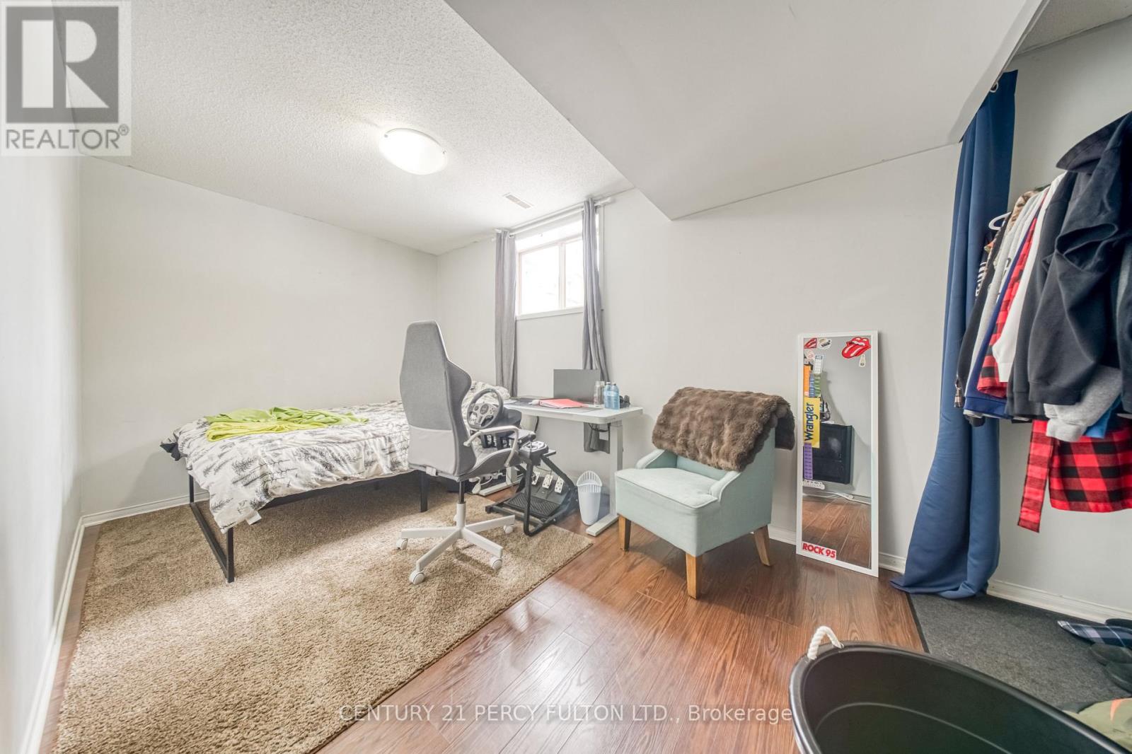 25 Crompton Drive, Barrie (Little Lake), Ontario  L4M 6N1 - Photo 24 - S12914524