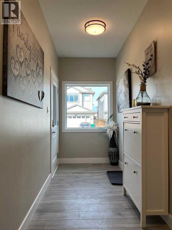 642 Moonlight Lane W, Lethbridge, Alberta  T1J 5M7 - Photo 2 - A2288496