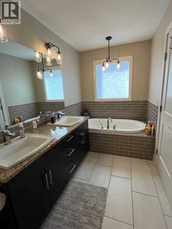 642 Moonlight Lane W, Lethbridge, Alberta  T1J 5M7 - Photo 21 - A2288496