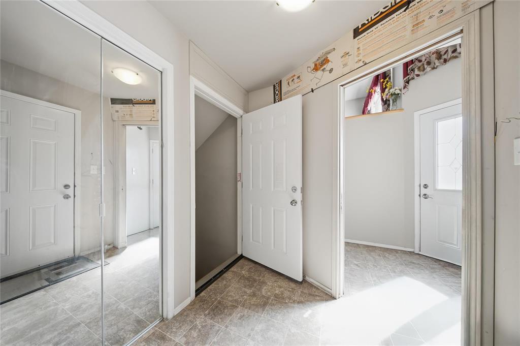 151 Mosselle Drive, Winnipeg, Manitoba  R2P 1N6 - Photo 5 - 202605296