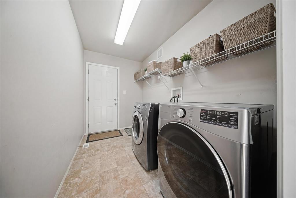 151 Mosselle Drive, Winnipeg, Manitoba  R2P 1N6 - Photo 6 - 202605296