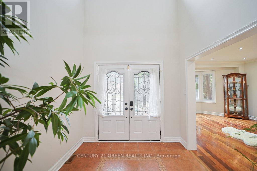 4635 Beaufort Terrace, Mississauga, Ontario  L5M 3J1 - Photo 4 - W12914408